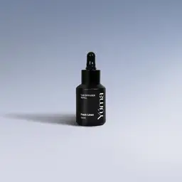Μαύρο μπουκάλι Car Diffuser Refill της YUMA με σταγονόμετρο και το άρωμα Fresh Linen.