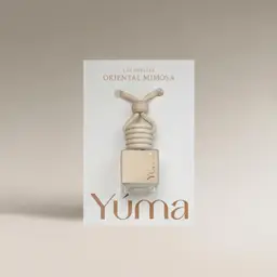 Car Diffuser της YUMA με το άρωμα Oriental Mimosa σε γυάλινο μπουκαλάκι με ξύλινο πώμα.