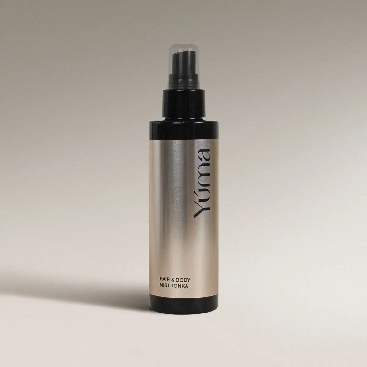 Hair & Body Mist Tonka της YUMA σε μεταλλικό μπουκάλι με μαύρο πώμα ψεκασμού.