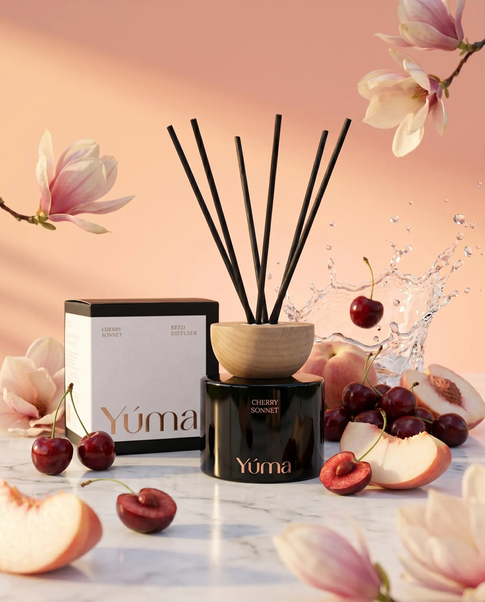 Reed diffuser Cherry Sonnet της YUMA ανάμεσα σε φρέσκα κεράσια, ροδάκινα και άνθη μανόλιας.