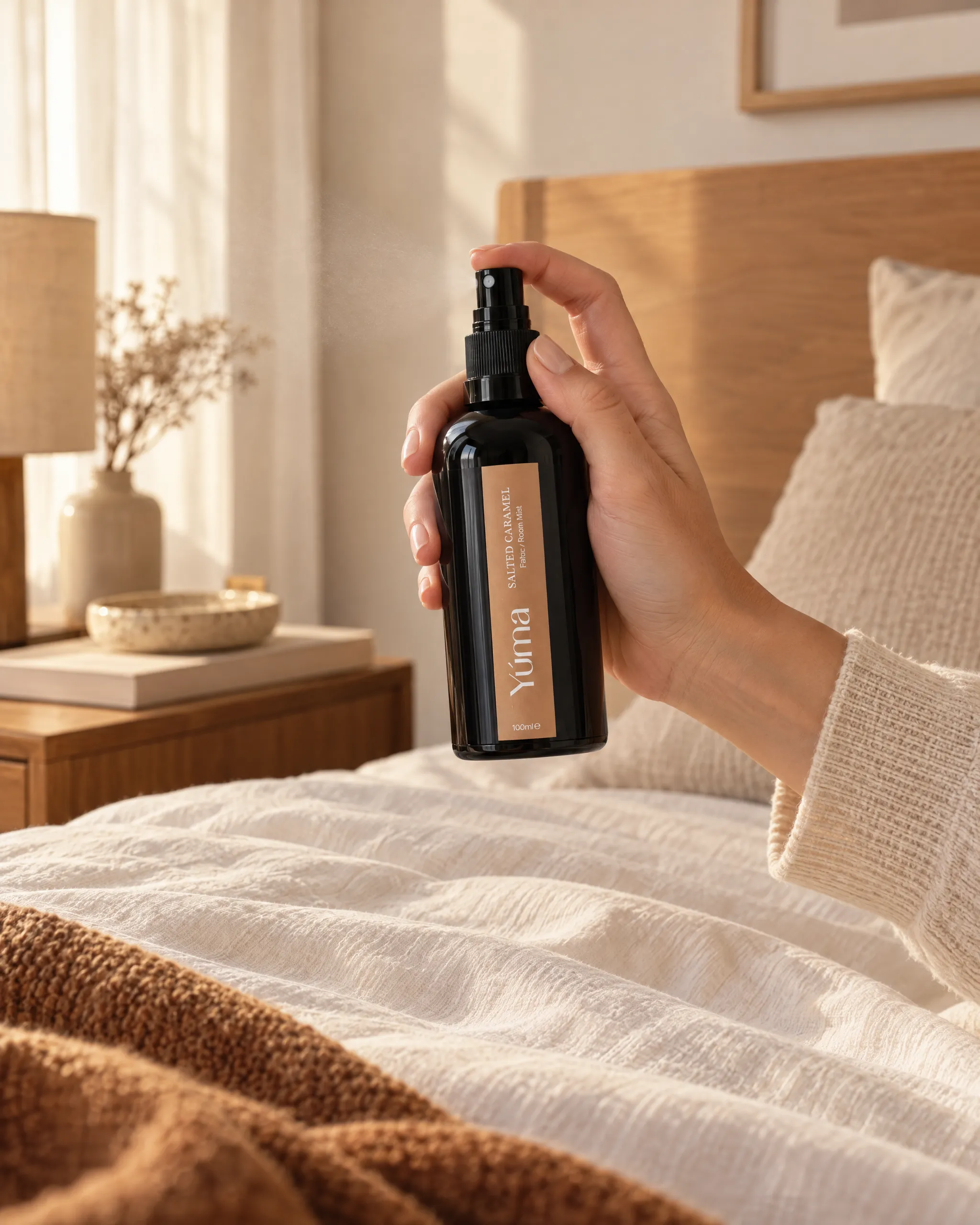 Salted Caramel Fabric/Room Mist της Yúma σε οικιακό περιβάλλον.