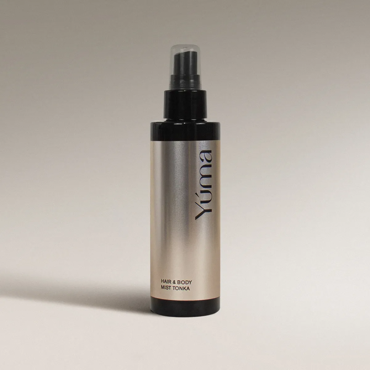 Hair & Body Mist Tonka της YUMA σε μεταλλικό μπουκάλι με μαύρο πώμα ψεκασμού.