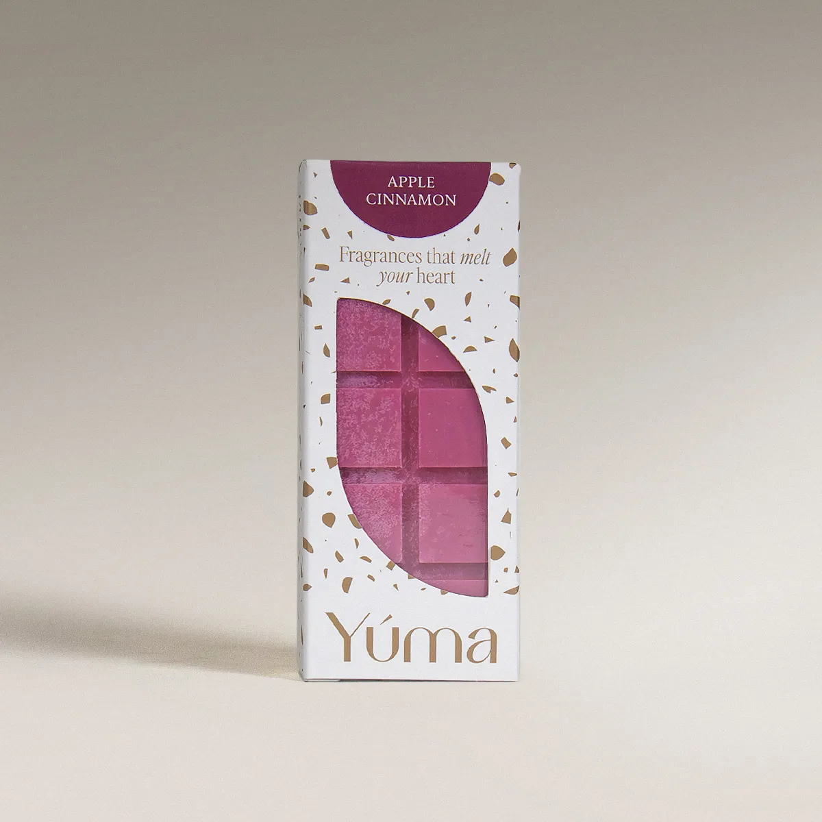 Apple Cinnamon Snap Bar Μωβ wax melts Apple Cinnamon της YUMA σε λευκή συσκευασία με χρυσές λεπτομέρειες.